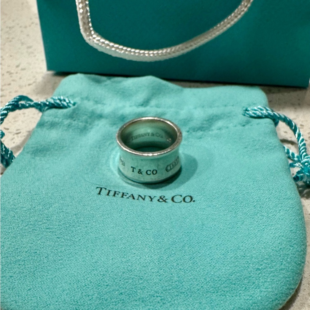 AUTHENTIC Tiffany & Co. Retire Wide Ring size 6